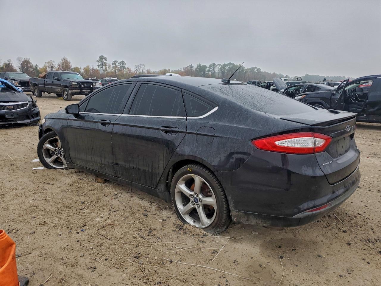 2016 FORD FUSION SE photo 2