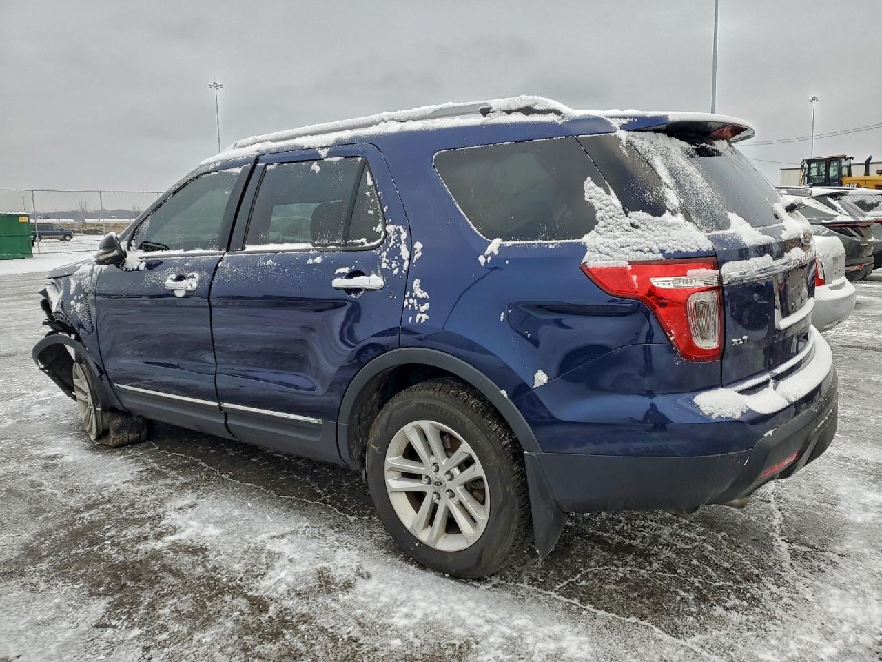 2011 FORD EXPLORER XLT photo 2