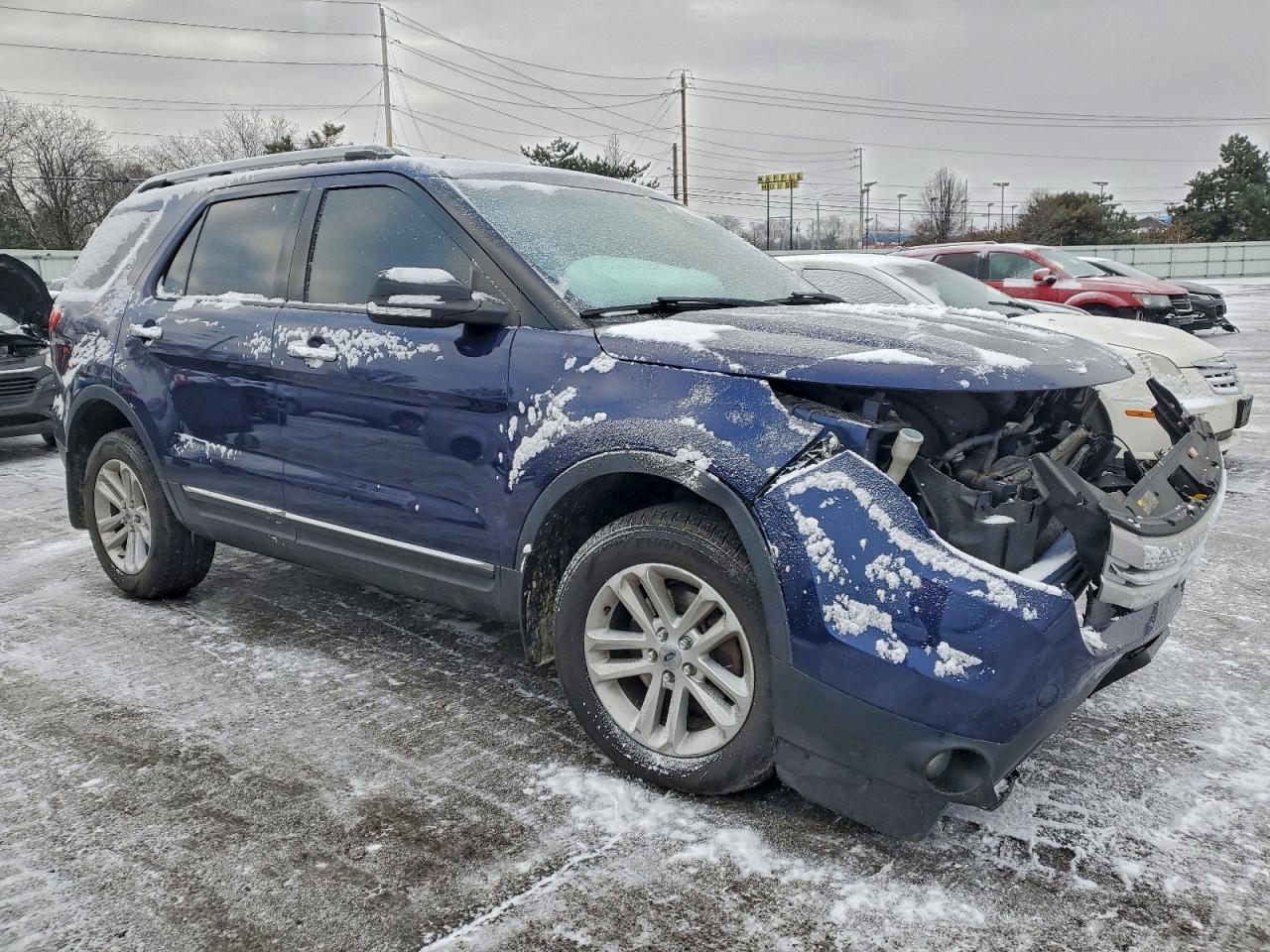 2011 FORD EXPLORER XLT photo 4