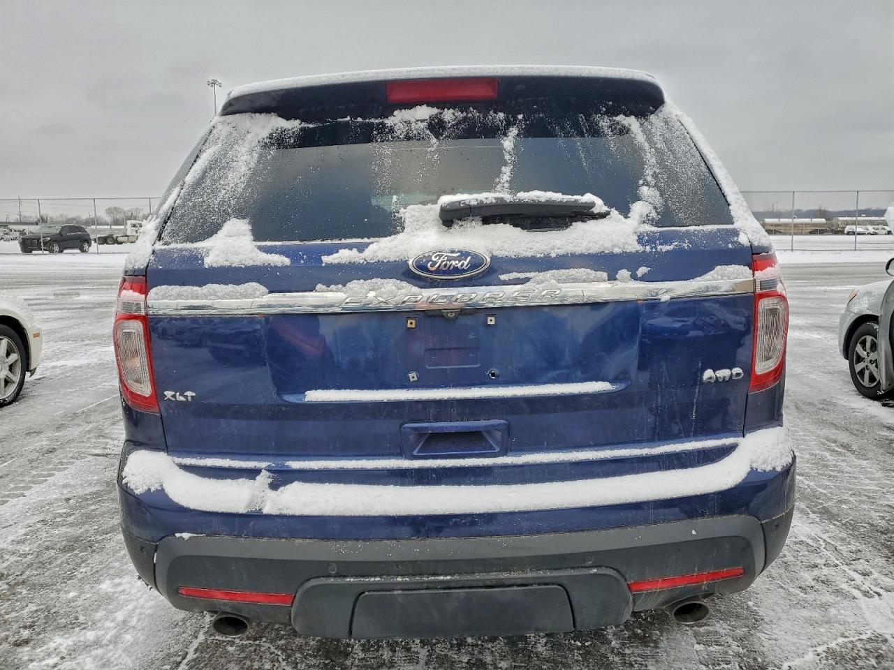 2011 FORD EXPLORER XLT photo 6