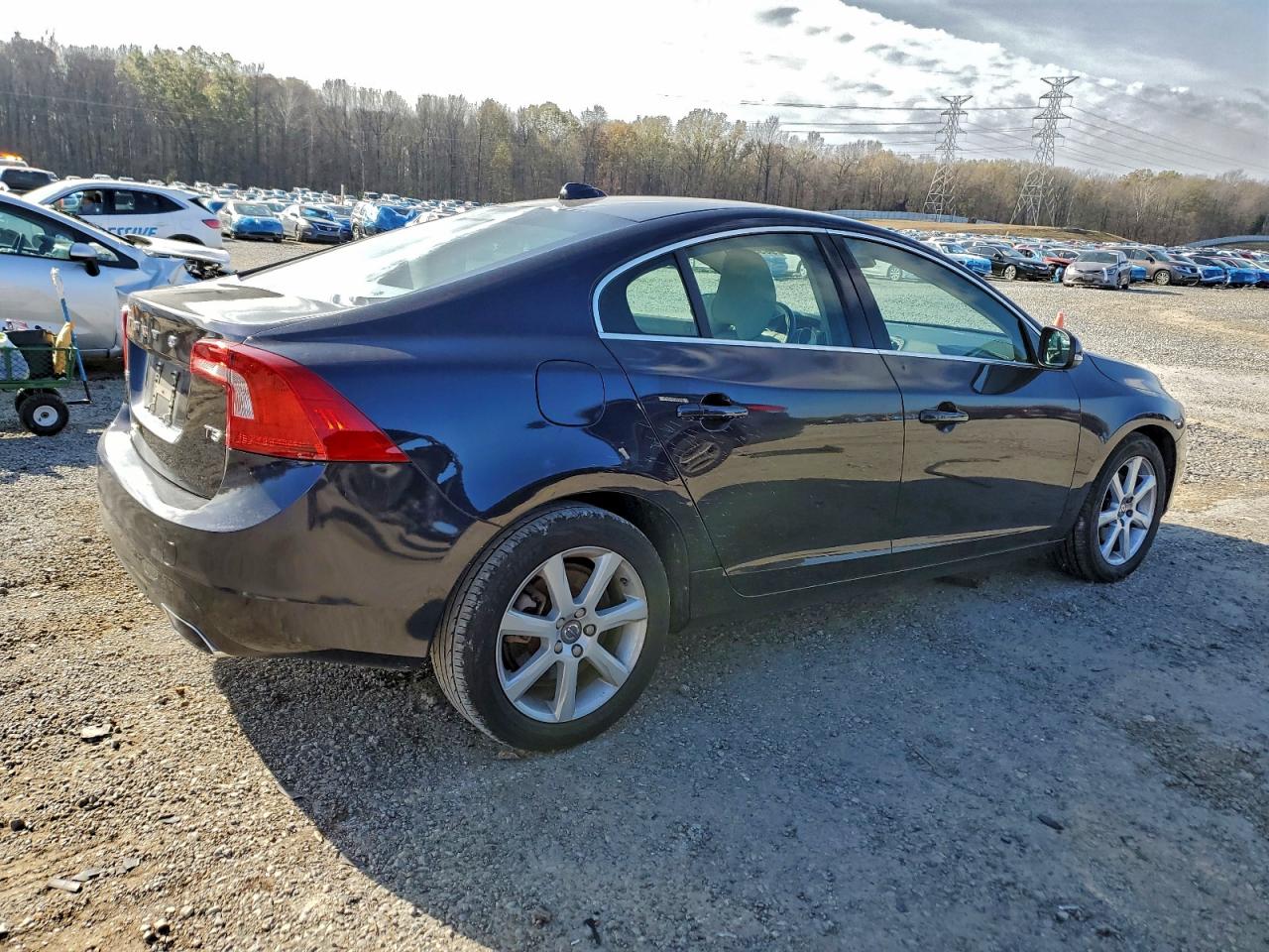 2016 VOLVO S60 PREMIER photo 3
