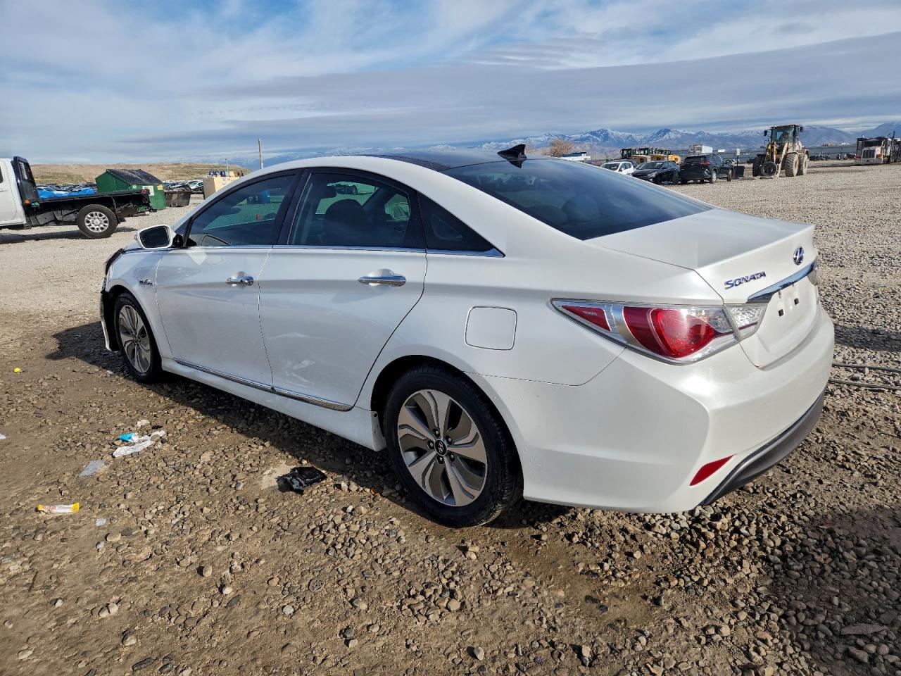 2015 HYUNDAI SONATA HYBRID photo 2
