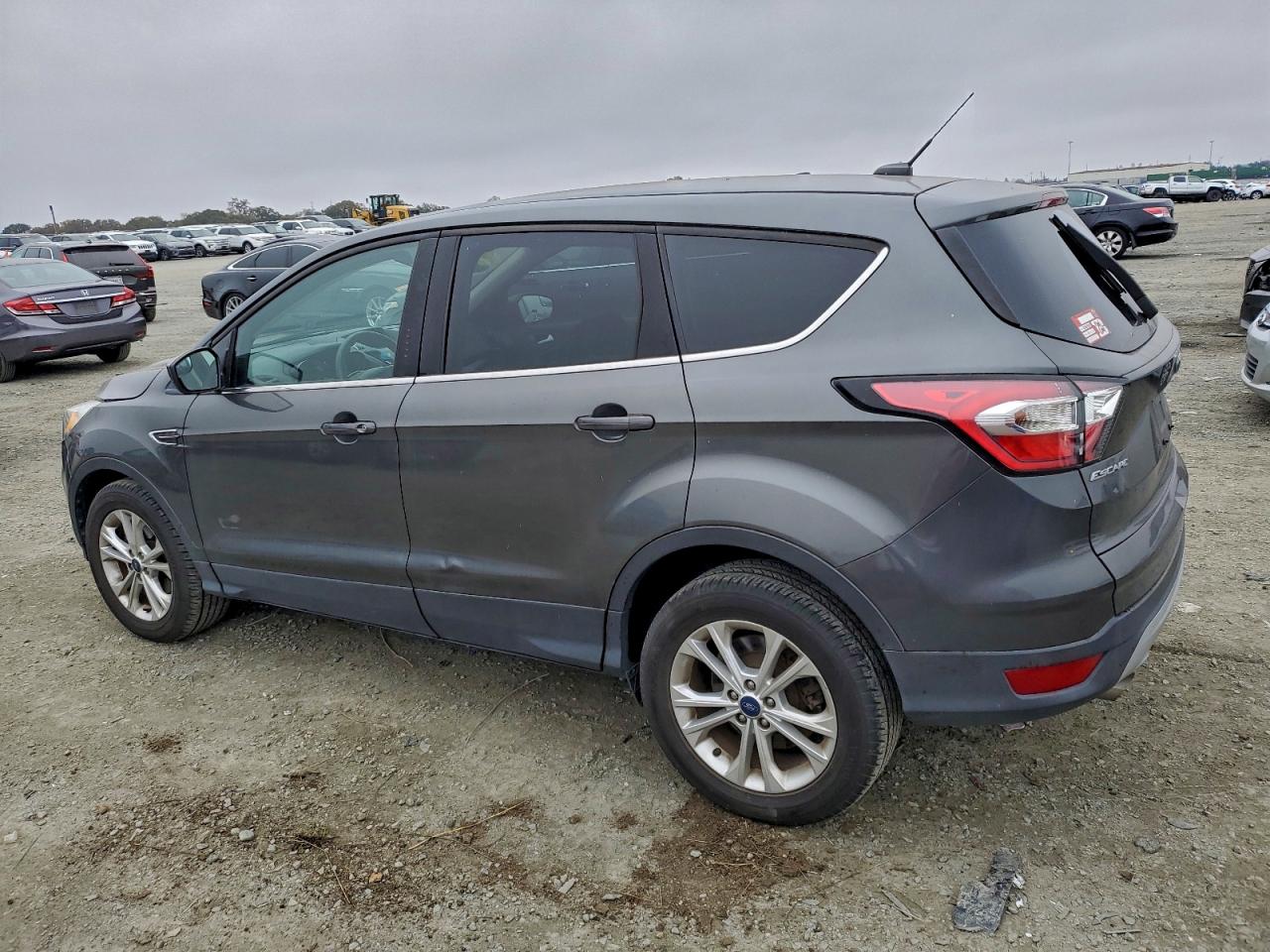 2017 FORD ESCAPE SE photo 2