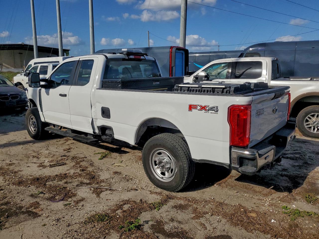 2025 FORD F350 SUPER DUTY photo 2