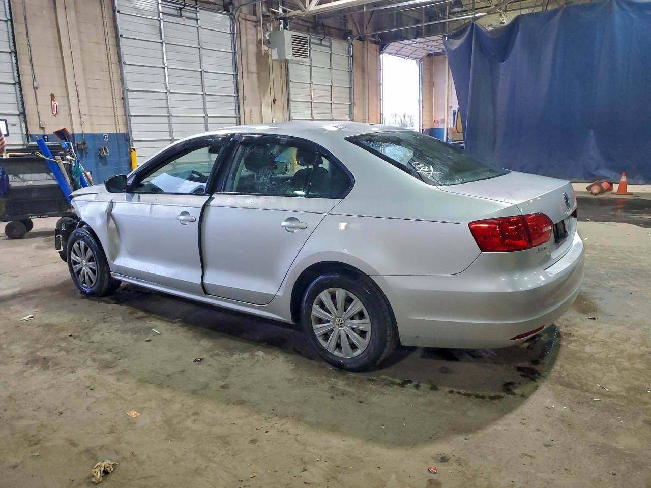 2013 VOLKSWAGEN JETTA BASE photo 2
