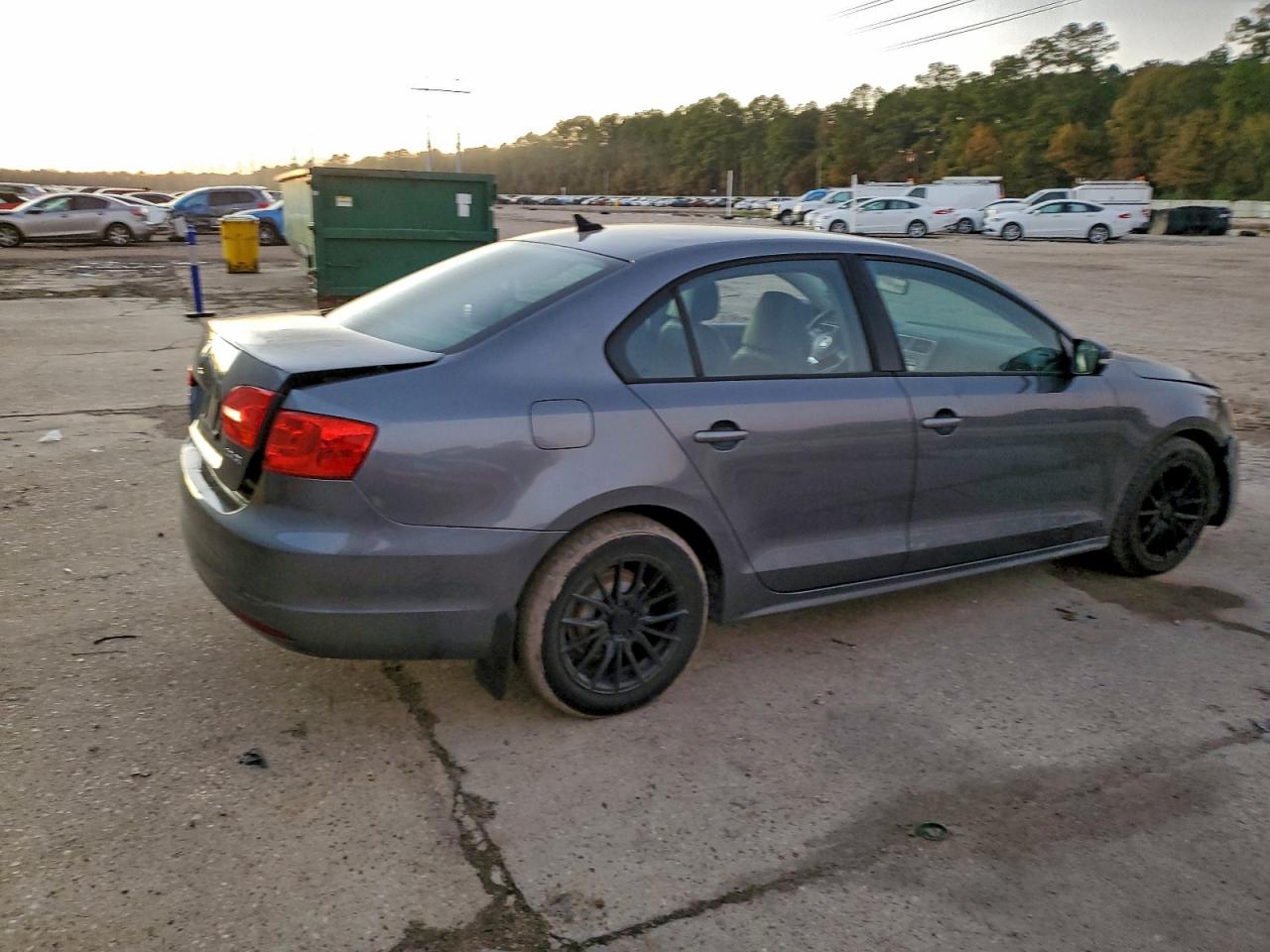 2012 VOLKSWAGEN JETTA SE photo 3