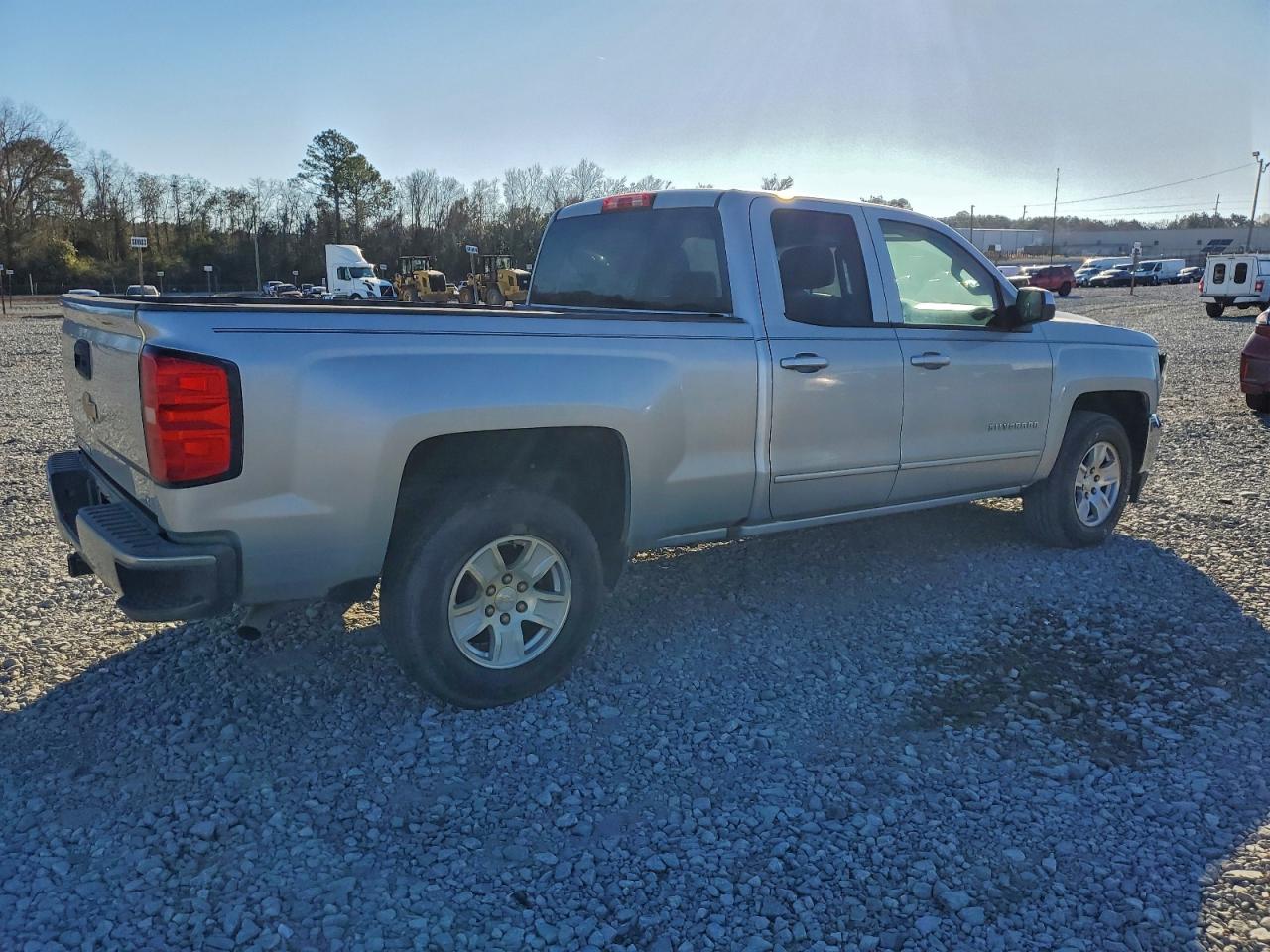 2018 CHEVROLET SILVERADO C1500 LT photo 3