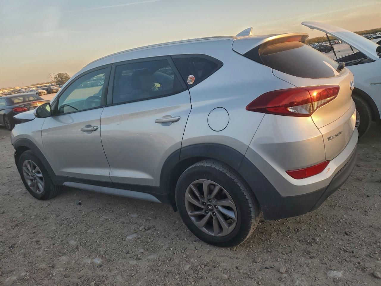 2018 HYUNDAI TUCSON SEL photo 2