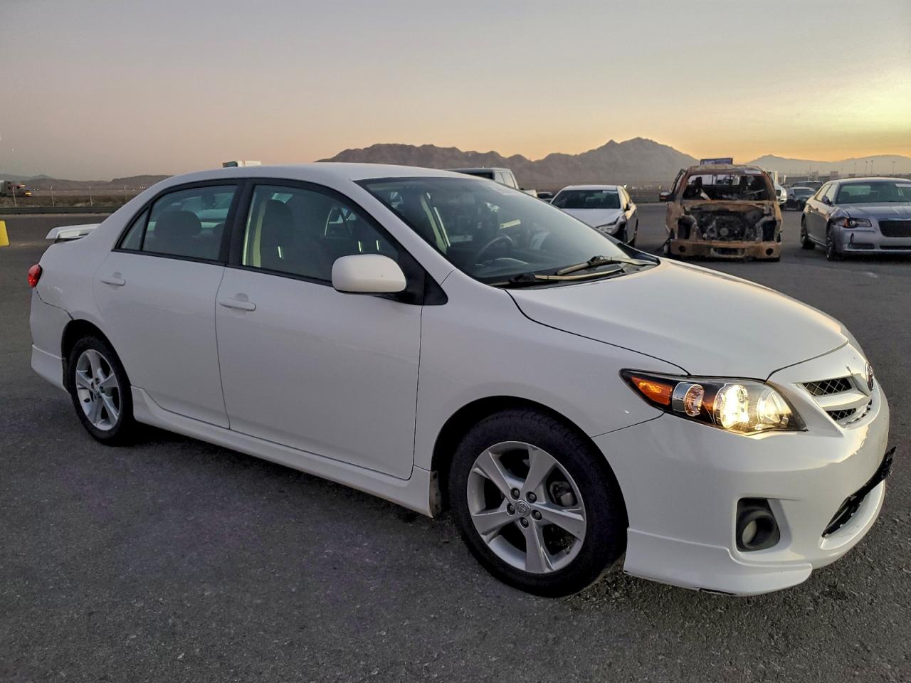 2013 TOYOTA COROLLA BASE photo 4
