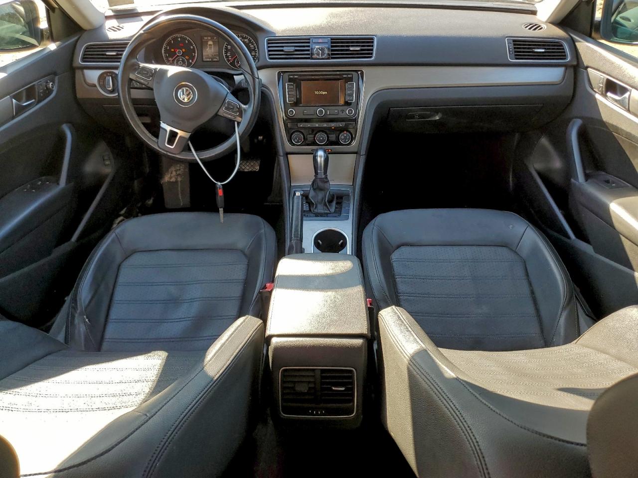 2015 VOLKSWAGEN PASSAT SE photo 8