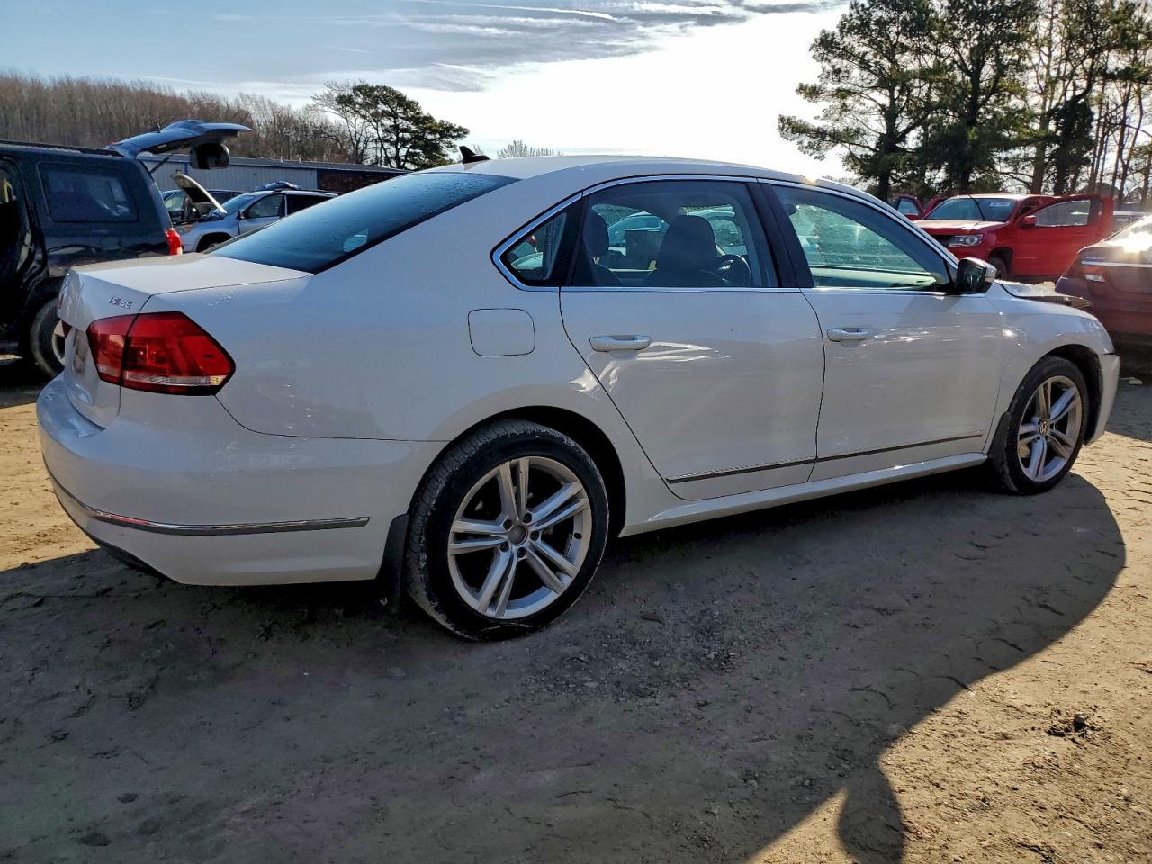 2015 VOLKSWAGEN PASSAT SE photo 3