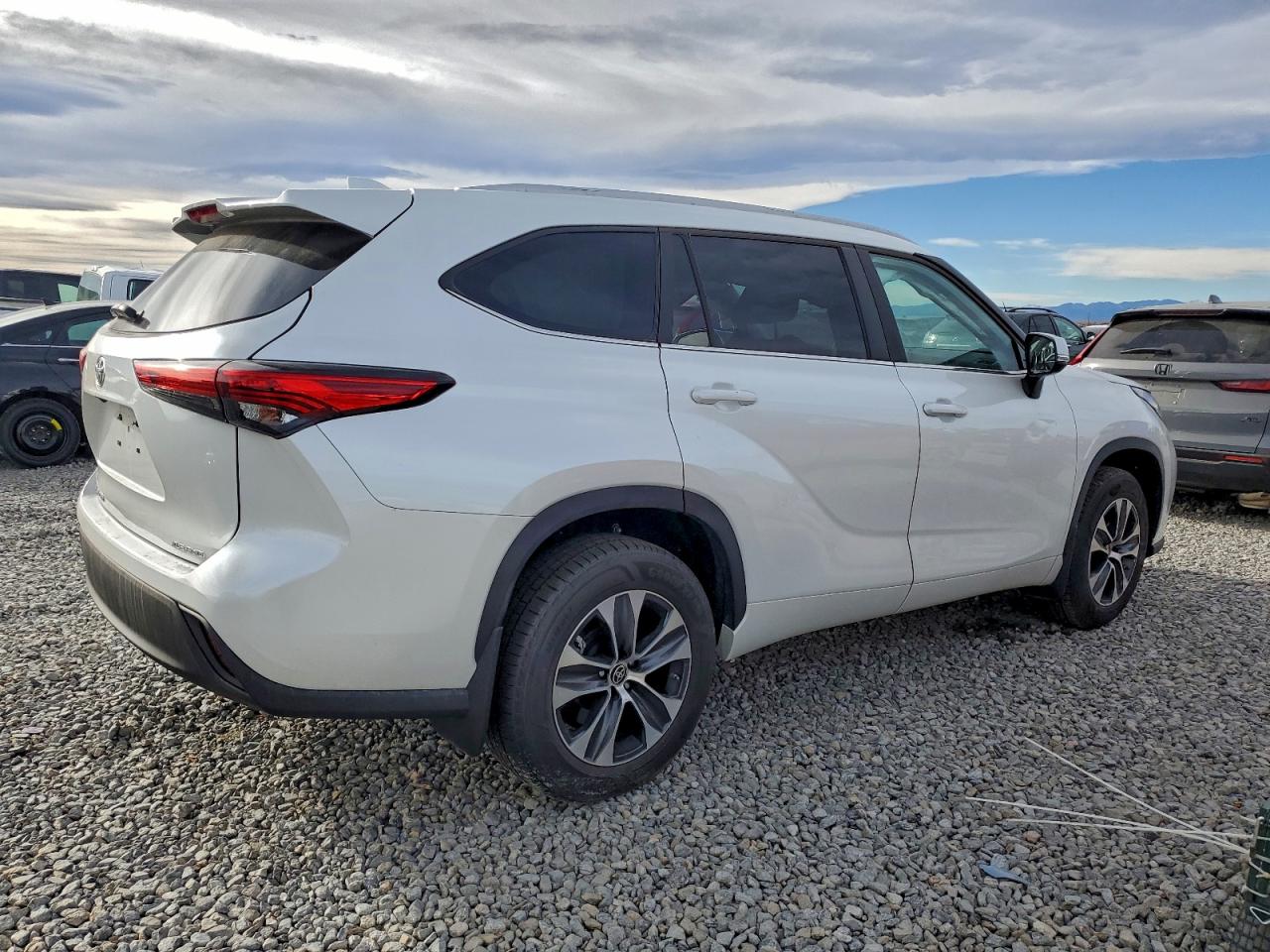 2023 TOYOTA HIGHLANDER L photo 5