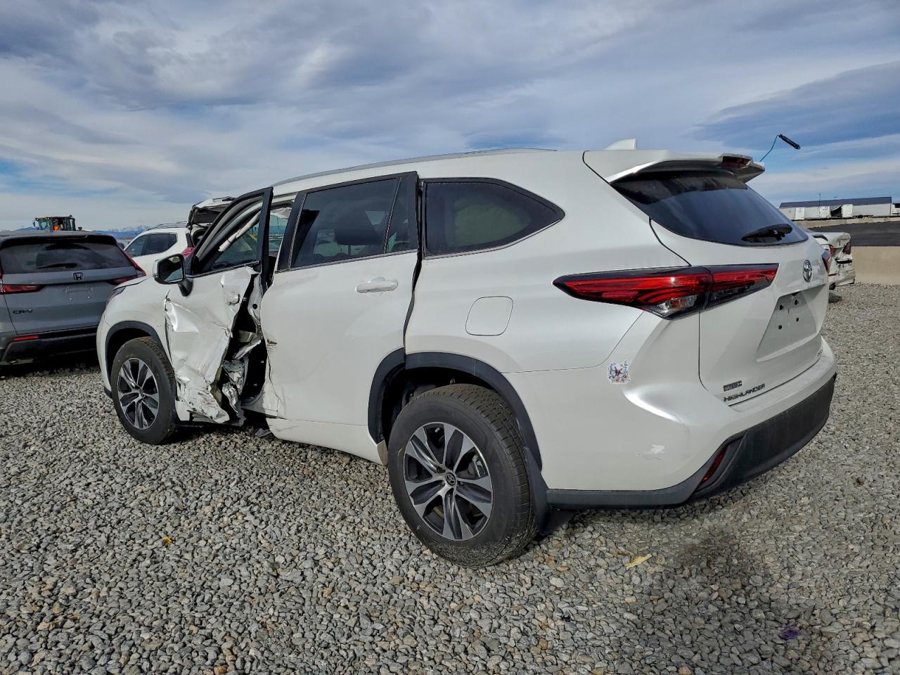 2023 TOYOTA HIGHLANDER L photo 3