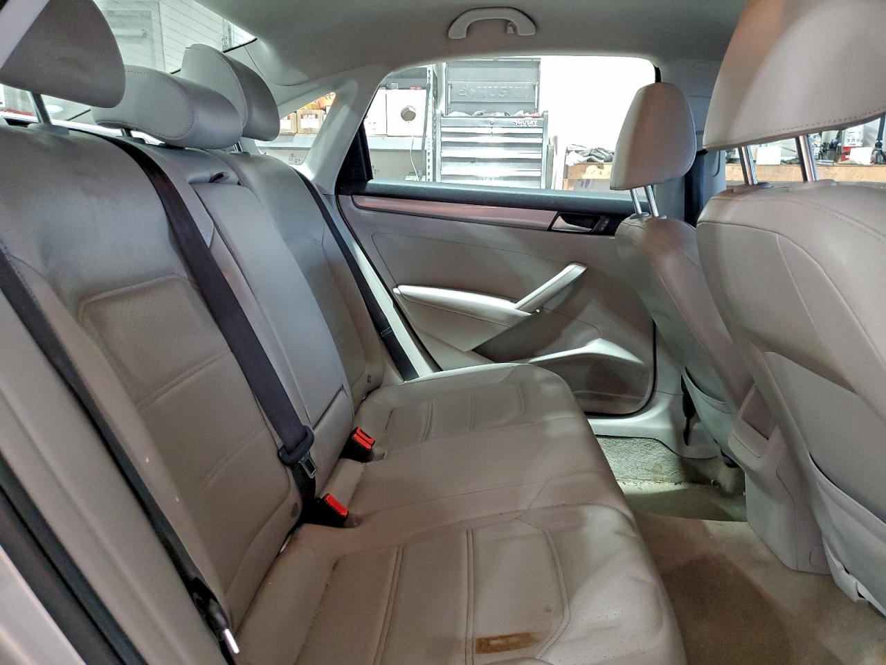 2015 VOLKSWAGEN PASSAT S photo 10