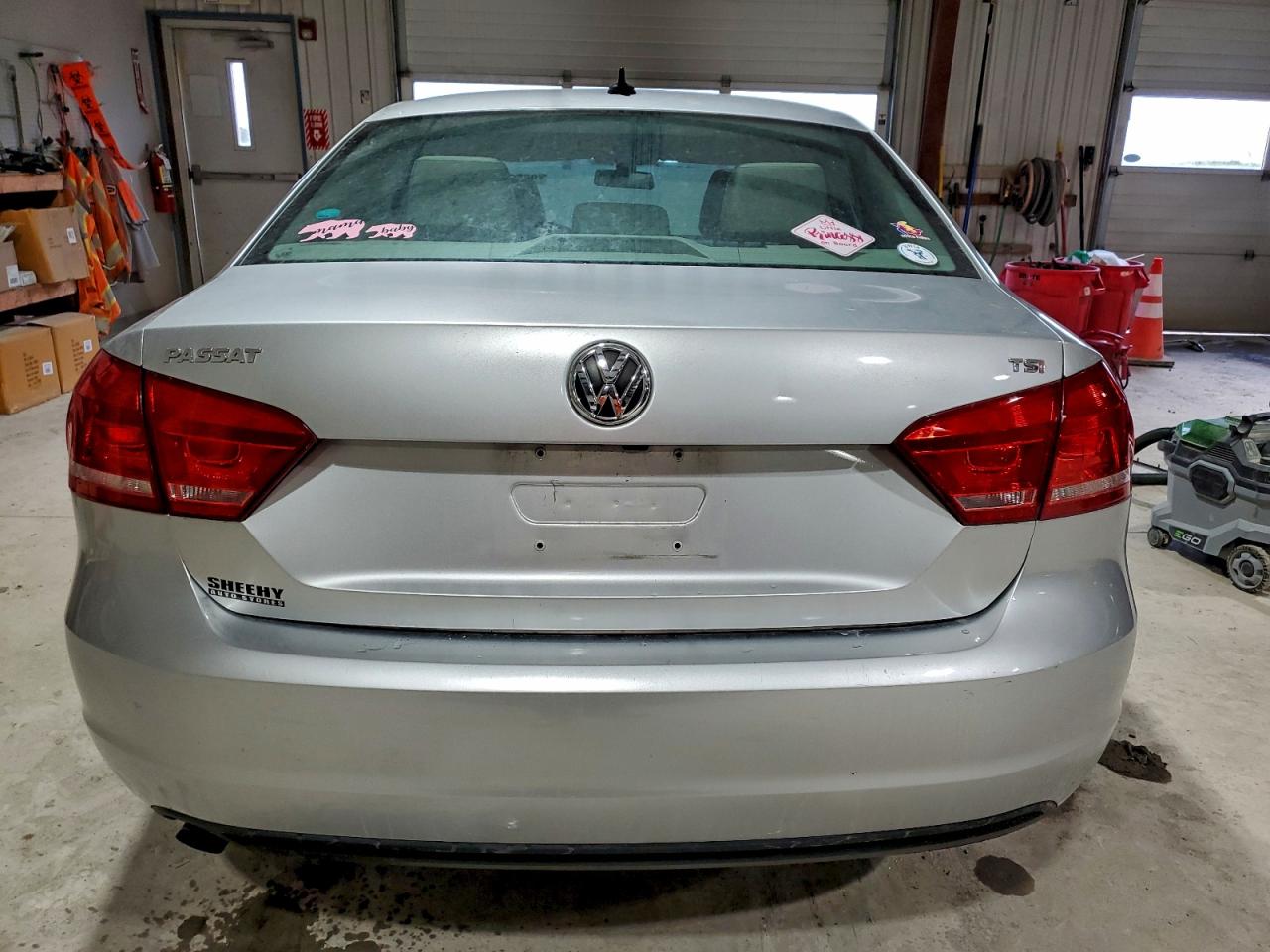 2015 VOLKSWAGEN PASSAT S photo 6