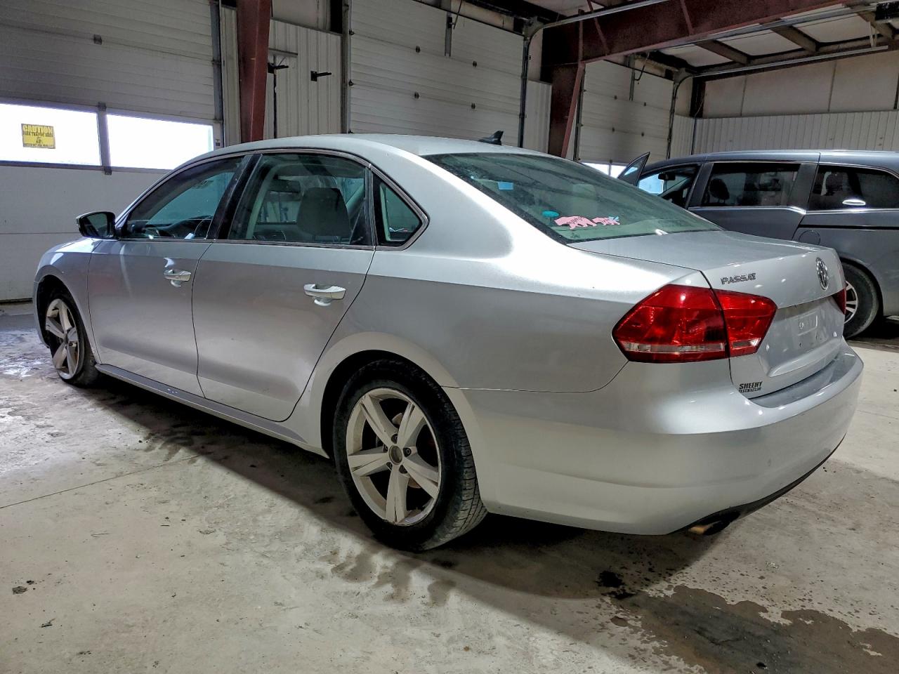 2015 VOLKSWAGEN PASSAT S photo 2