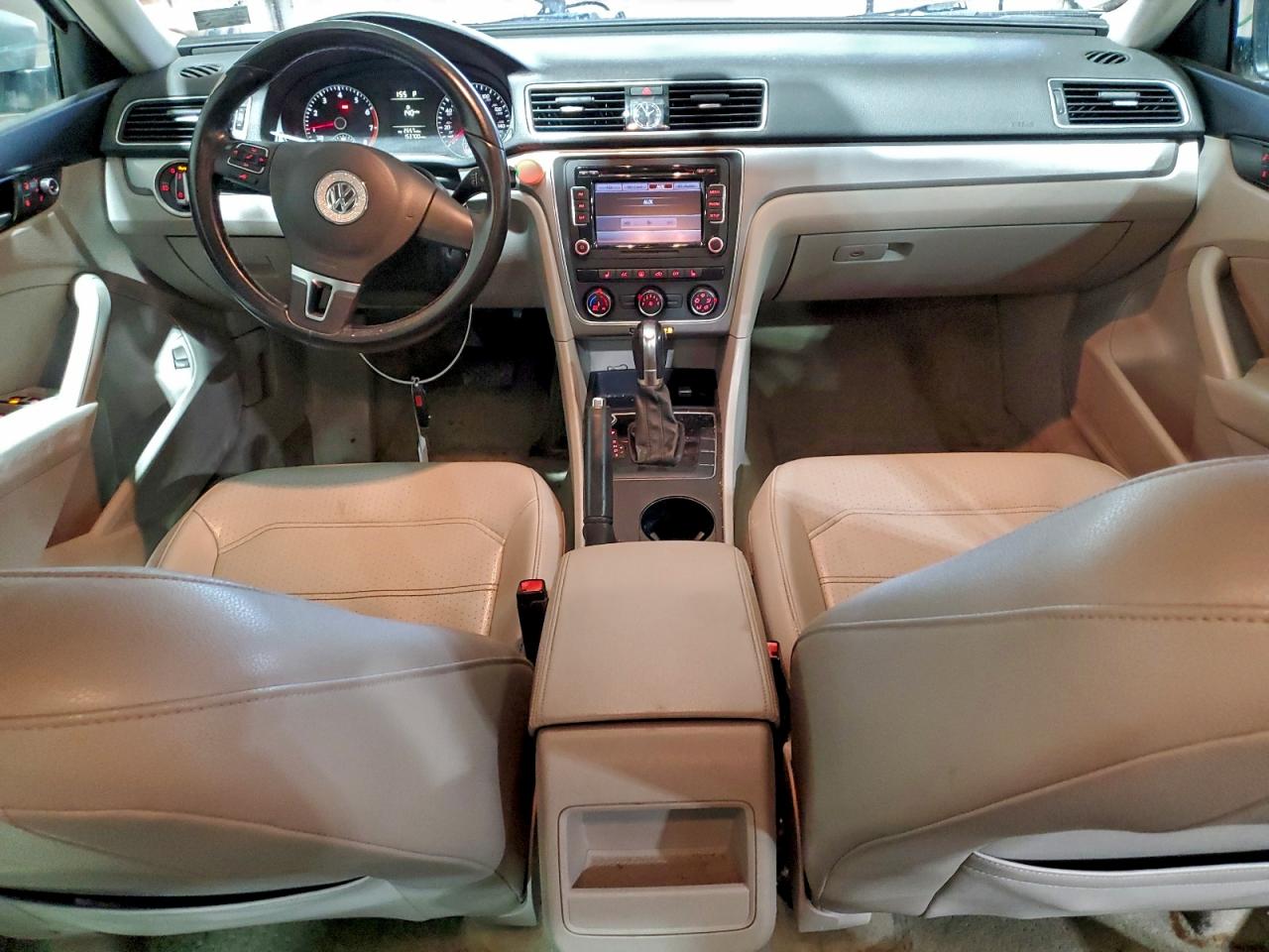 2015 VOLKSWAGEN PASSAT S photo 8