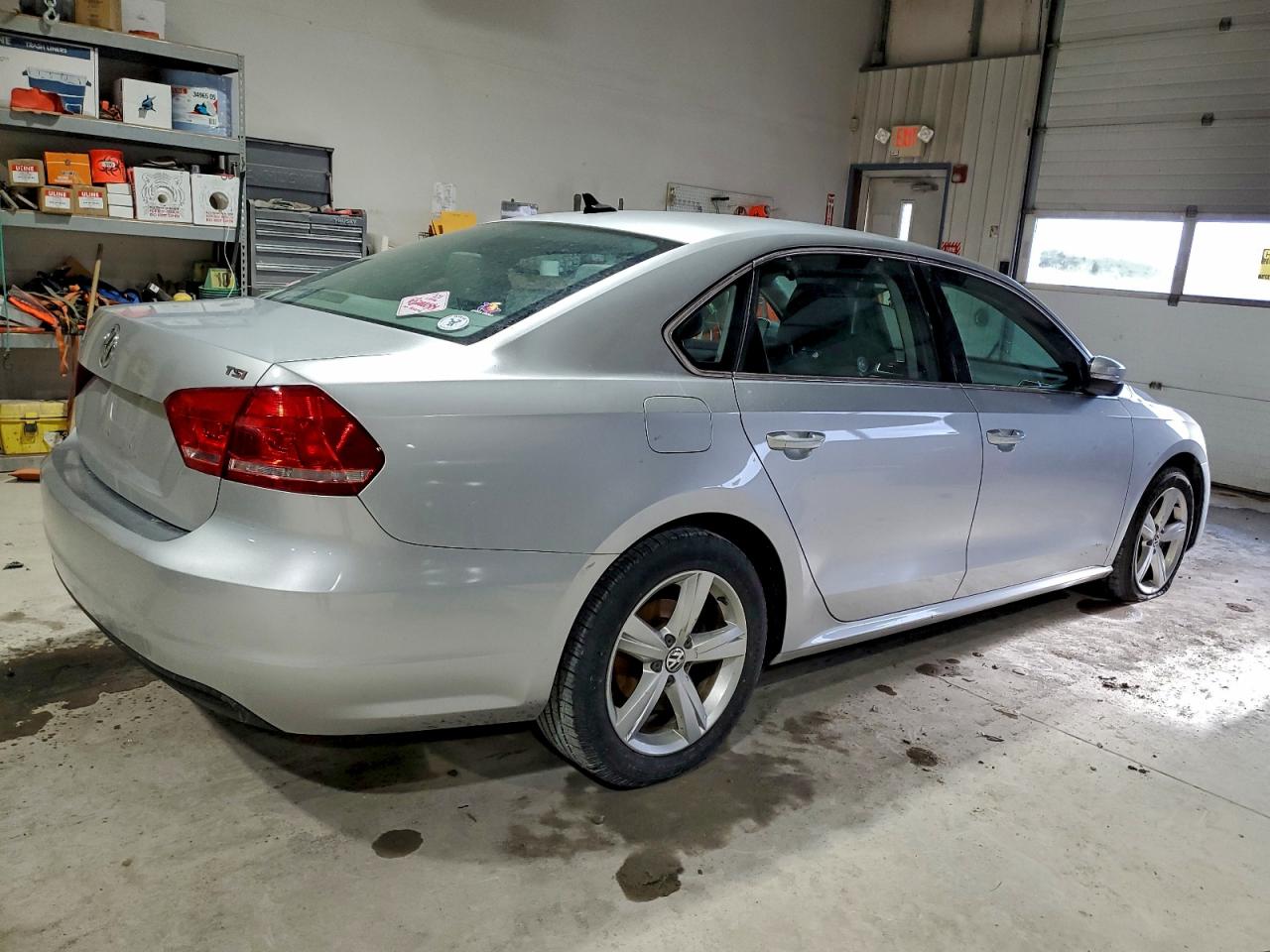 2015 VOLKSWAGEN PASSAT S photo 3