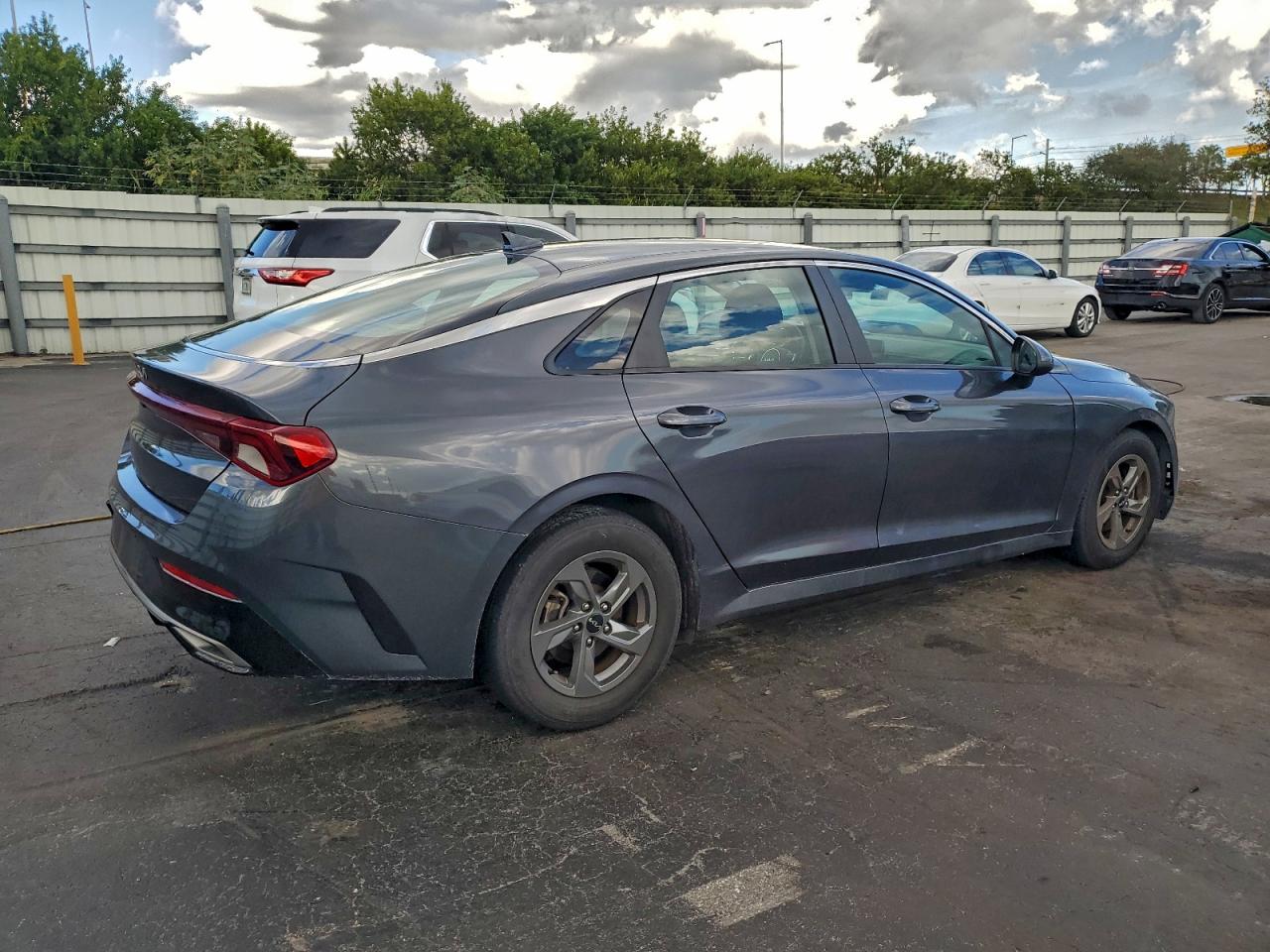 2023 KIA K5 LXS photo 3