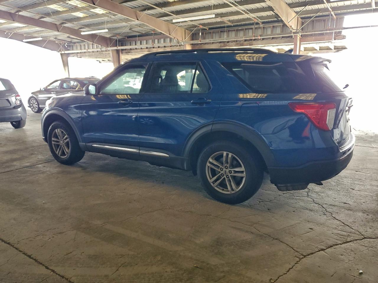 2020 FORD EXPLORER XLT photo 2