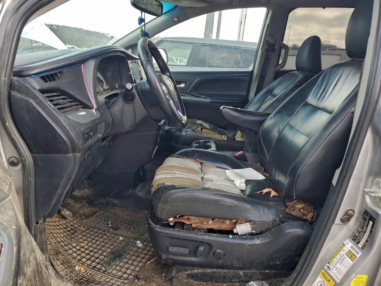 2015 TOYOTA SIENNA SPORT photo 7