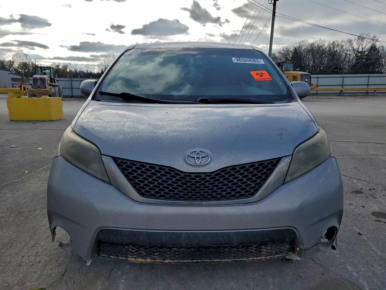 2015 TOYOTA SIENNA SPORT photo 5
