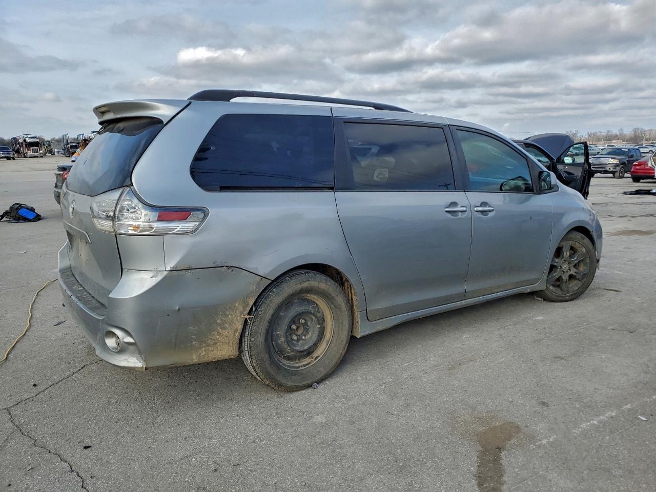 2015 TOYOTA SIENNA SPORT photo 3