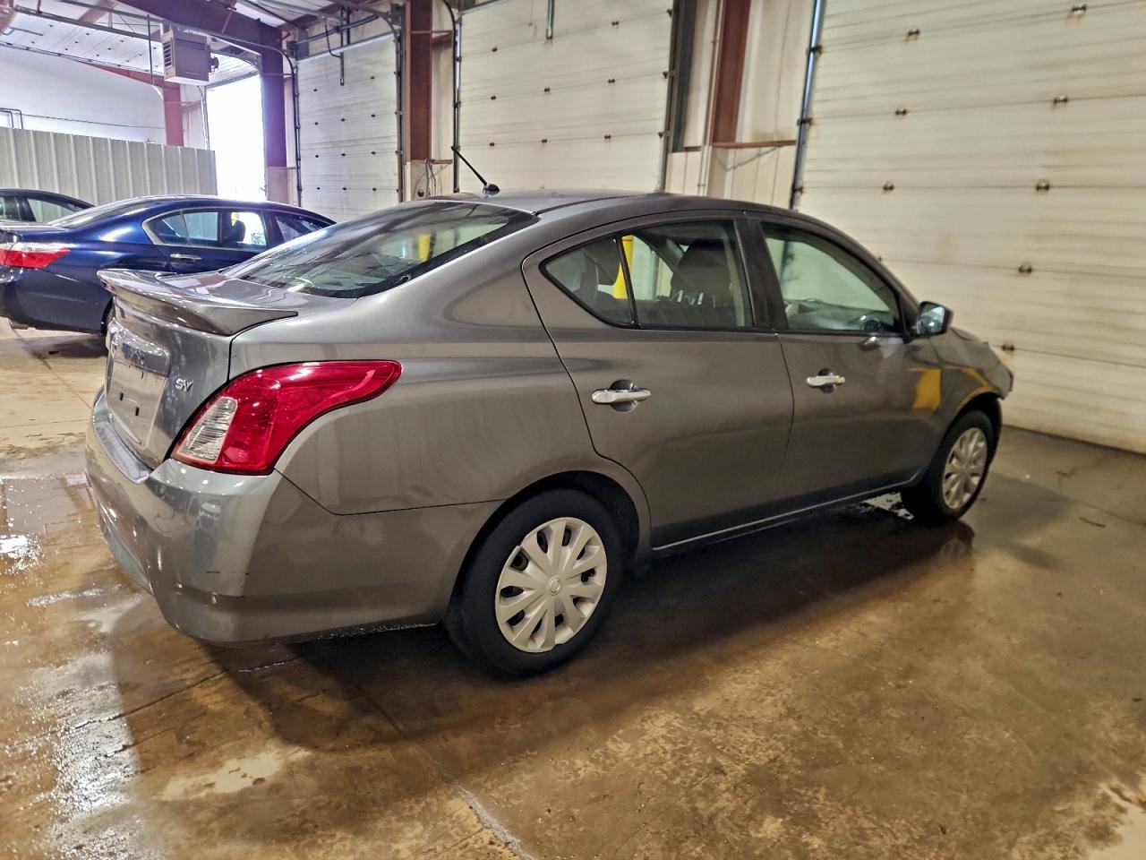 2018 NISSAN VERSA S photo 3