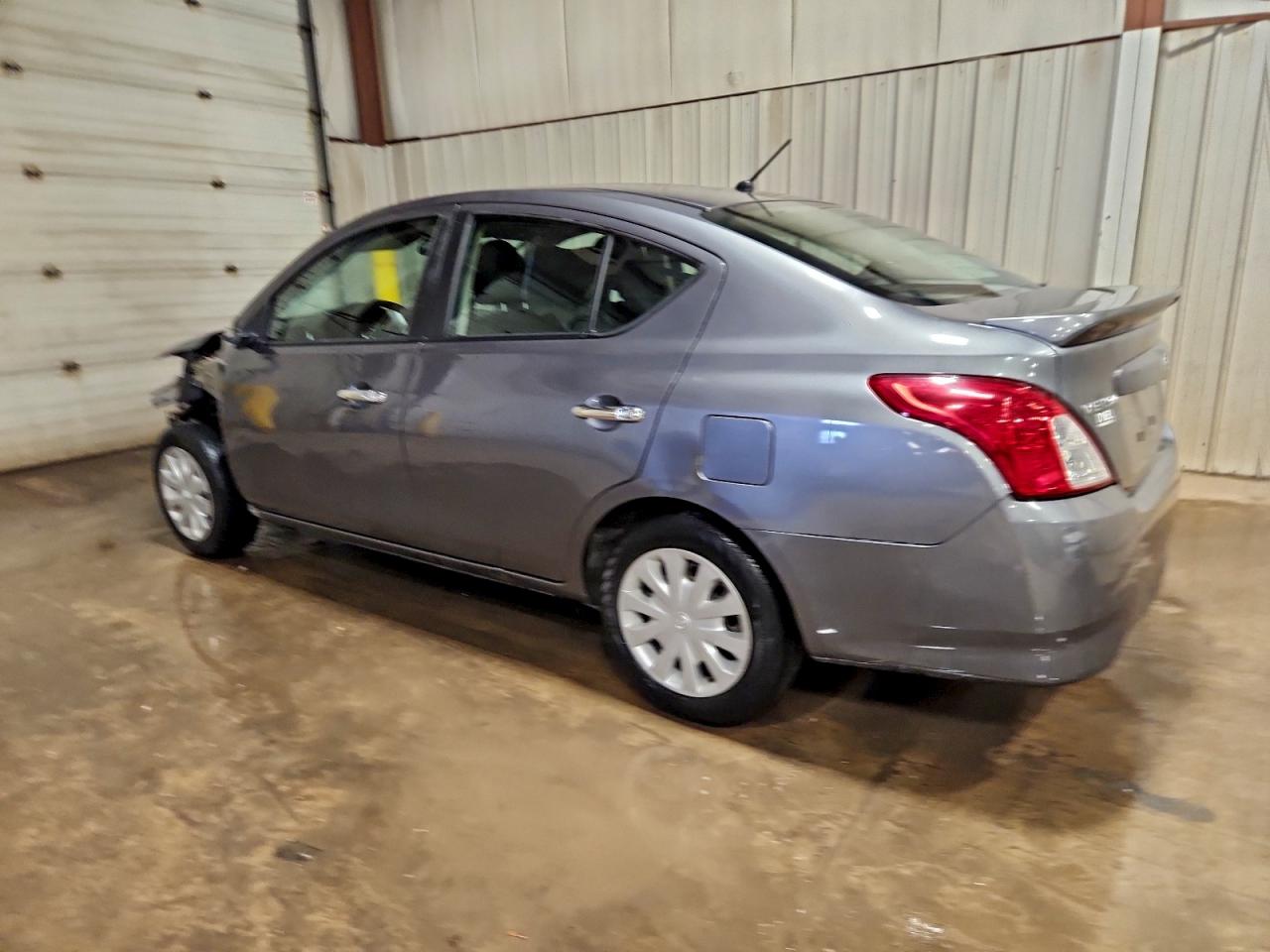 2018 NISSAN VERSA S photo 2