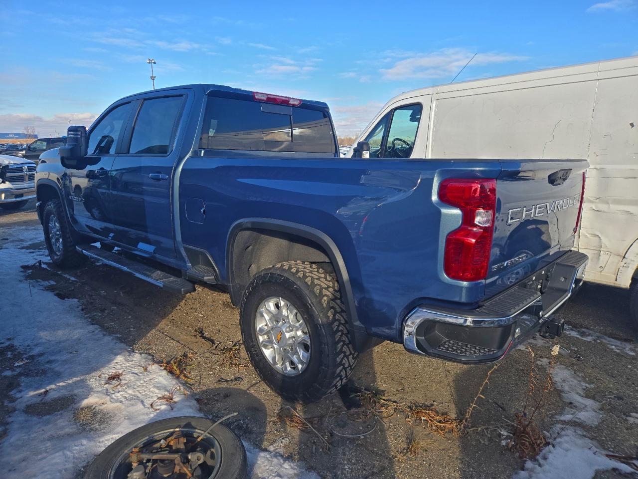 2025 CHEVROLET SILVERADO K2500 HEAVY DUTY LT photo 3