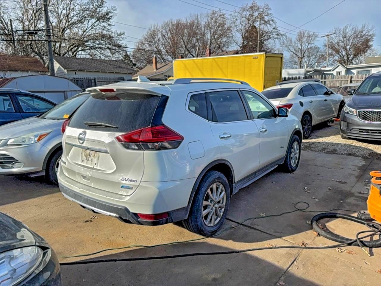 2017 NISSAN ROGUE SV HYBRID photo 4
