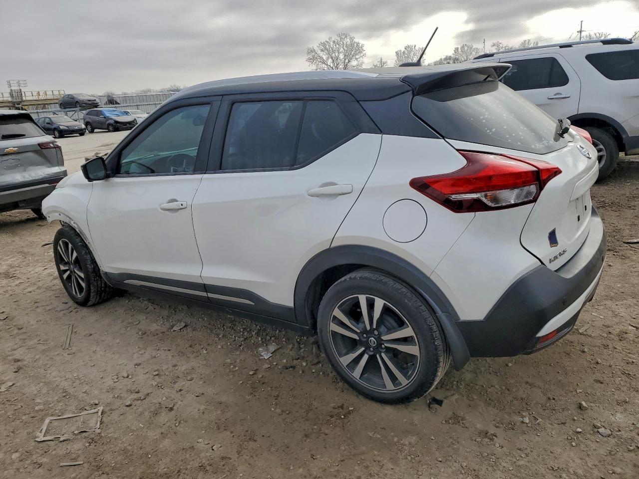 2018 NISSAN KICKS S photo 2