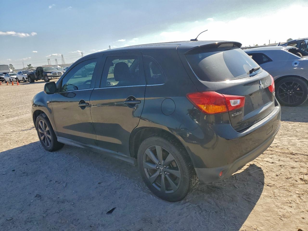 2014 MITSUBISHI OUTLANDER SPORT SE photo 2