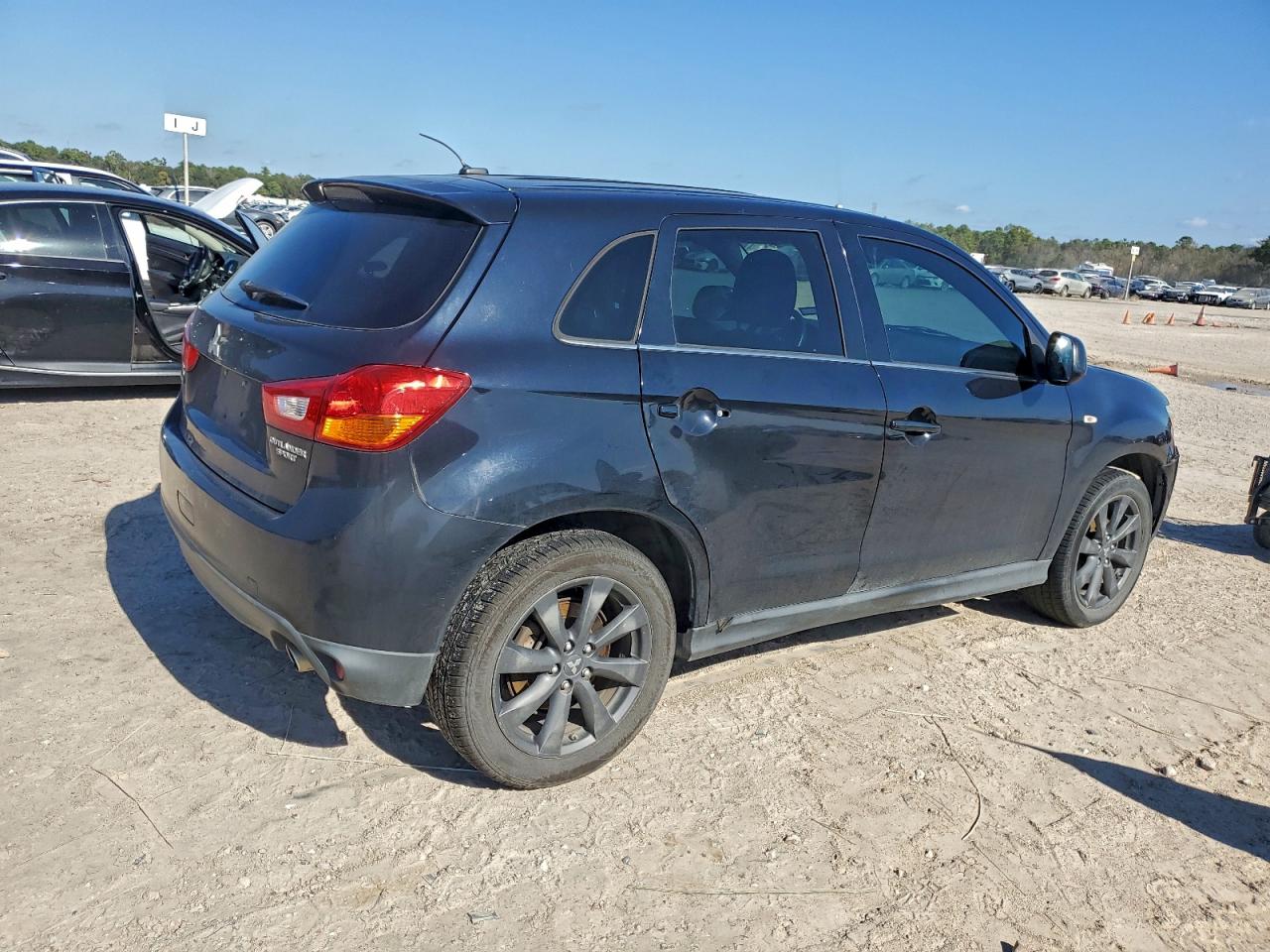 2014 MITSUBISHI OUTLANDER SPORT SE photo 3