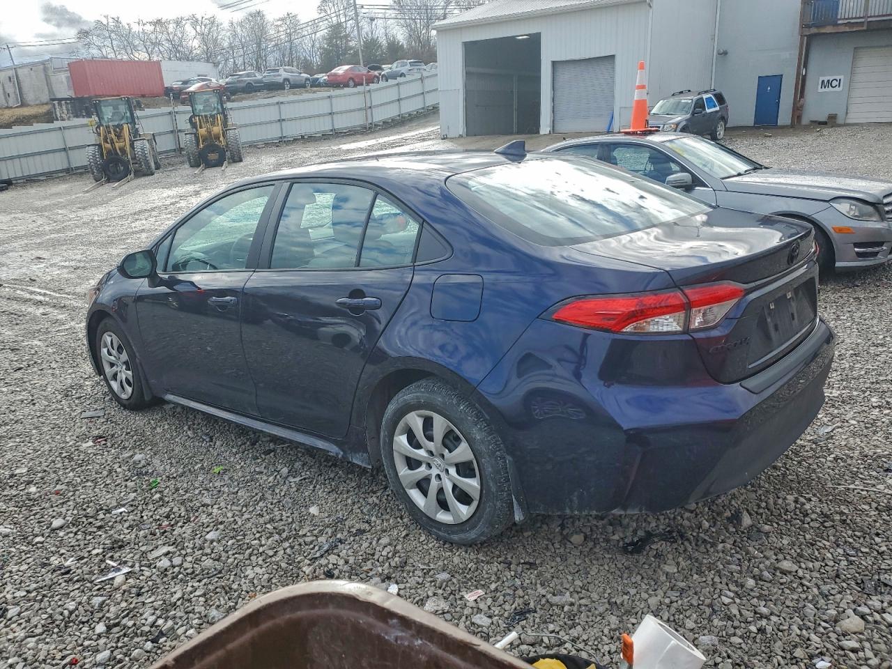 2024 TOYOTA COROLLA LE photo 2