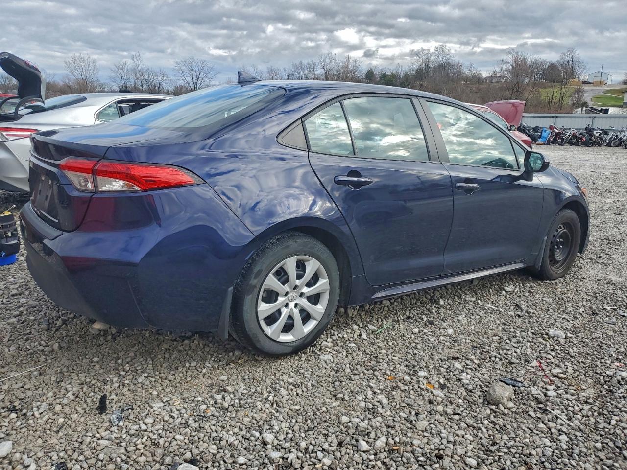 2024 TOYOTA COROLLA LE photo 3