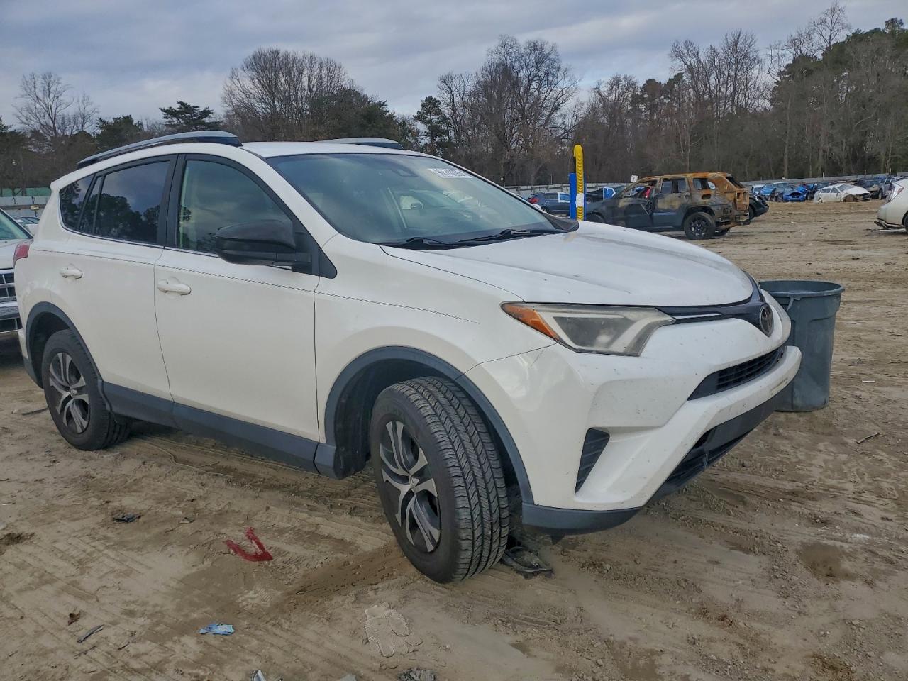 2017 TOYOTA RAV4 LE photo 4