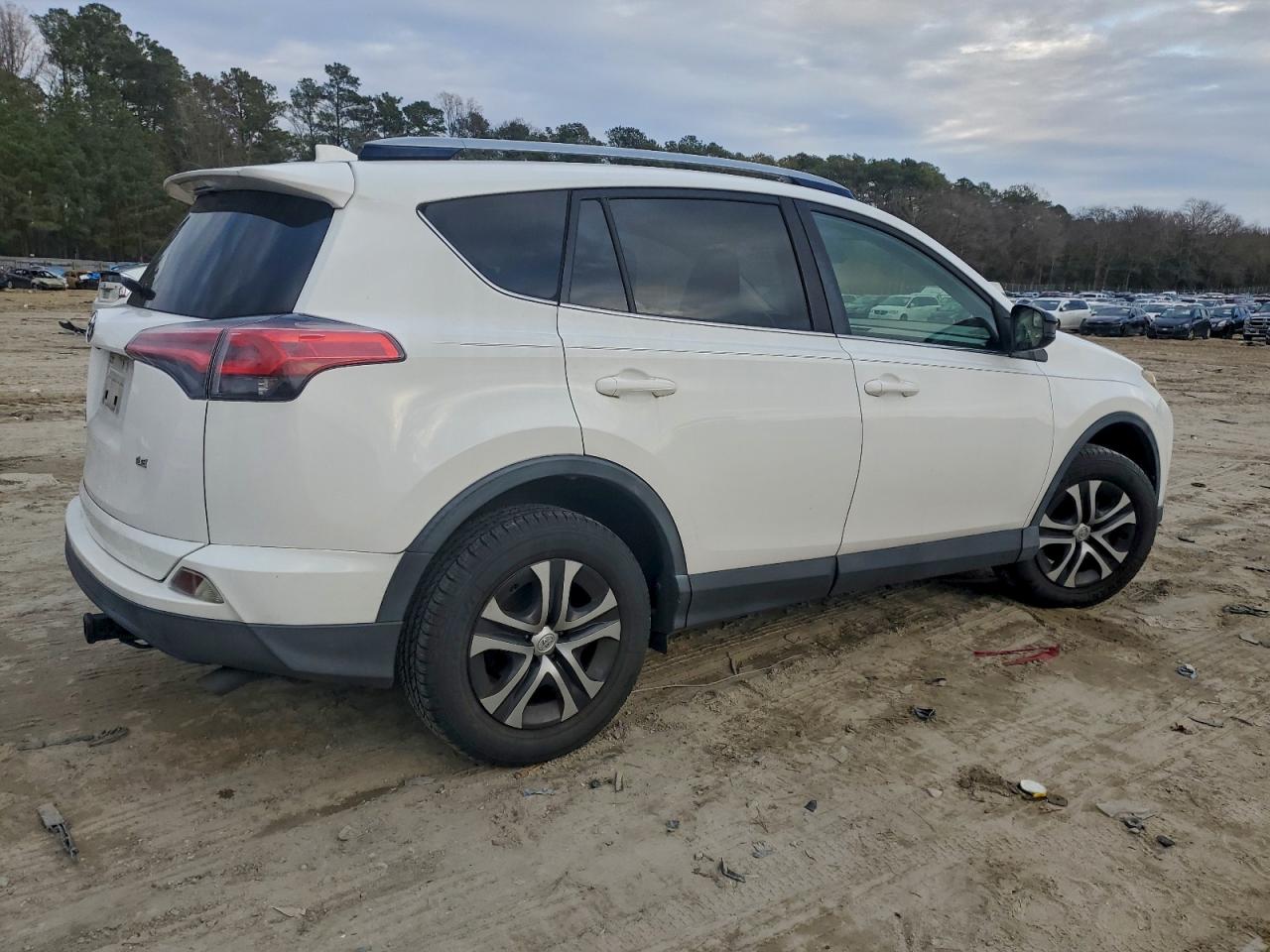 2017 TOYOTA RAV4 LE photo 3