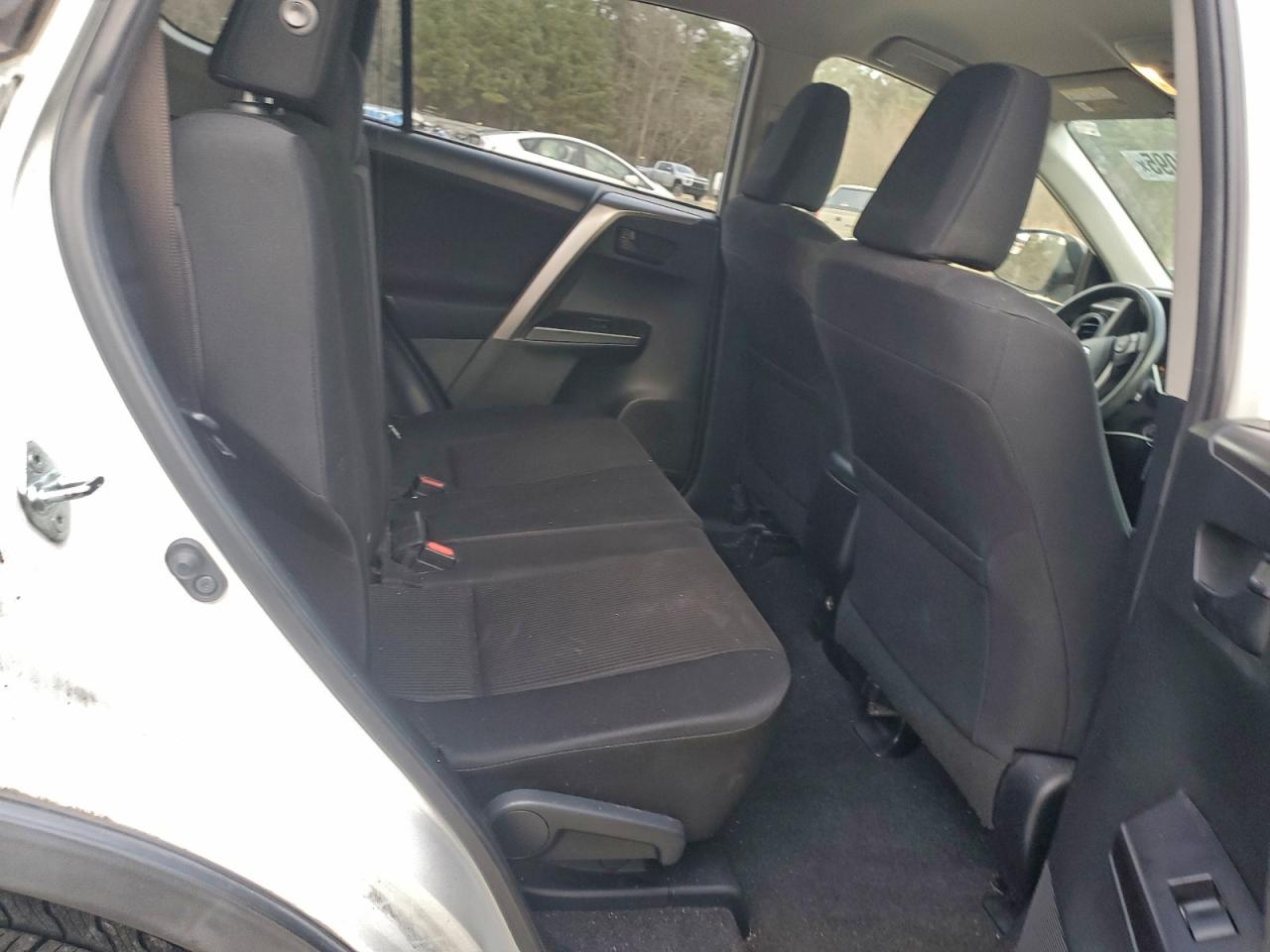 2017 TOYOTA RAV4 LE photo 10