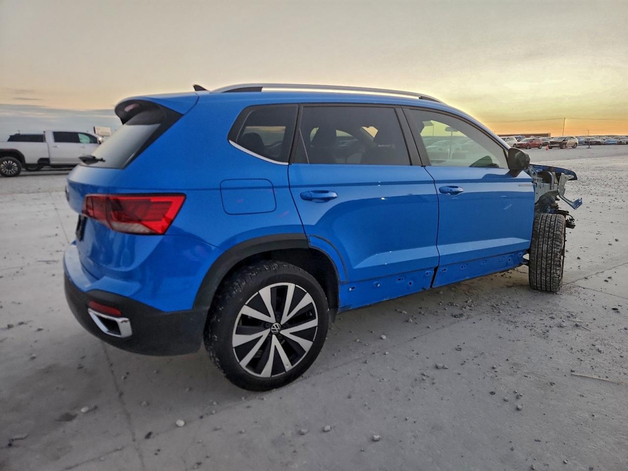 2024 VOLKSWAGEN TAOS SE photo 3