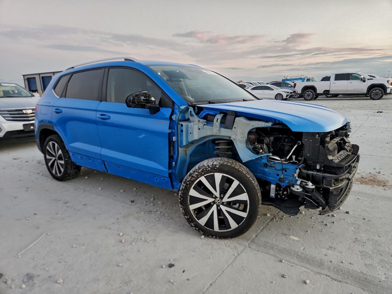 2024 VOLKSWAGEN TAOS SE photo 4