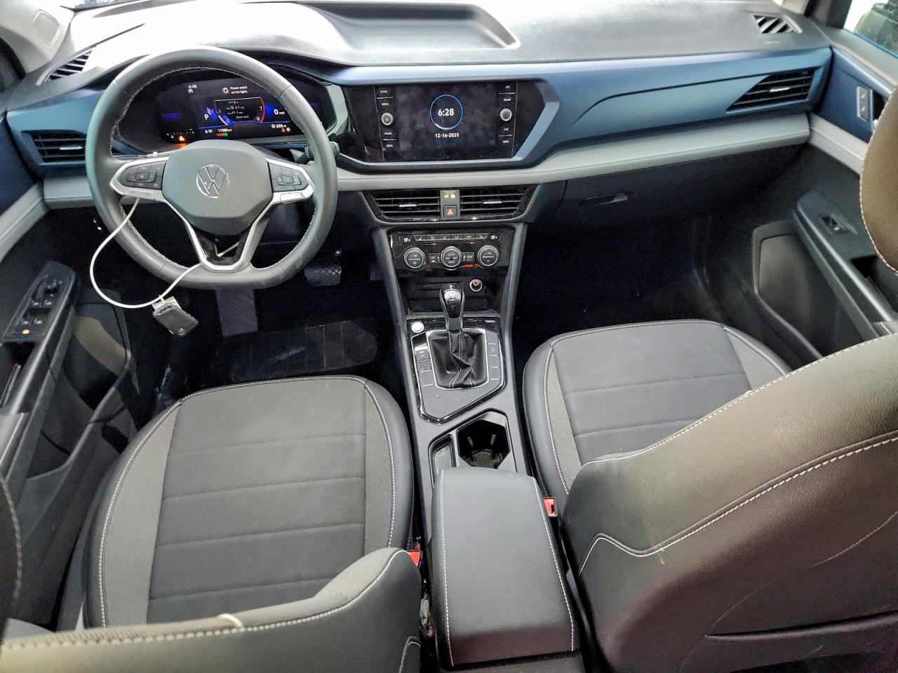 2024 VOLKSWAGEN TAOS SE photo 8