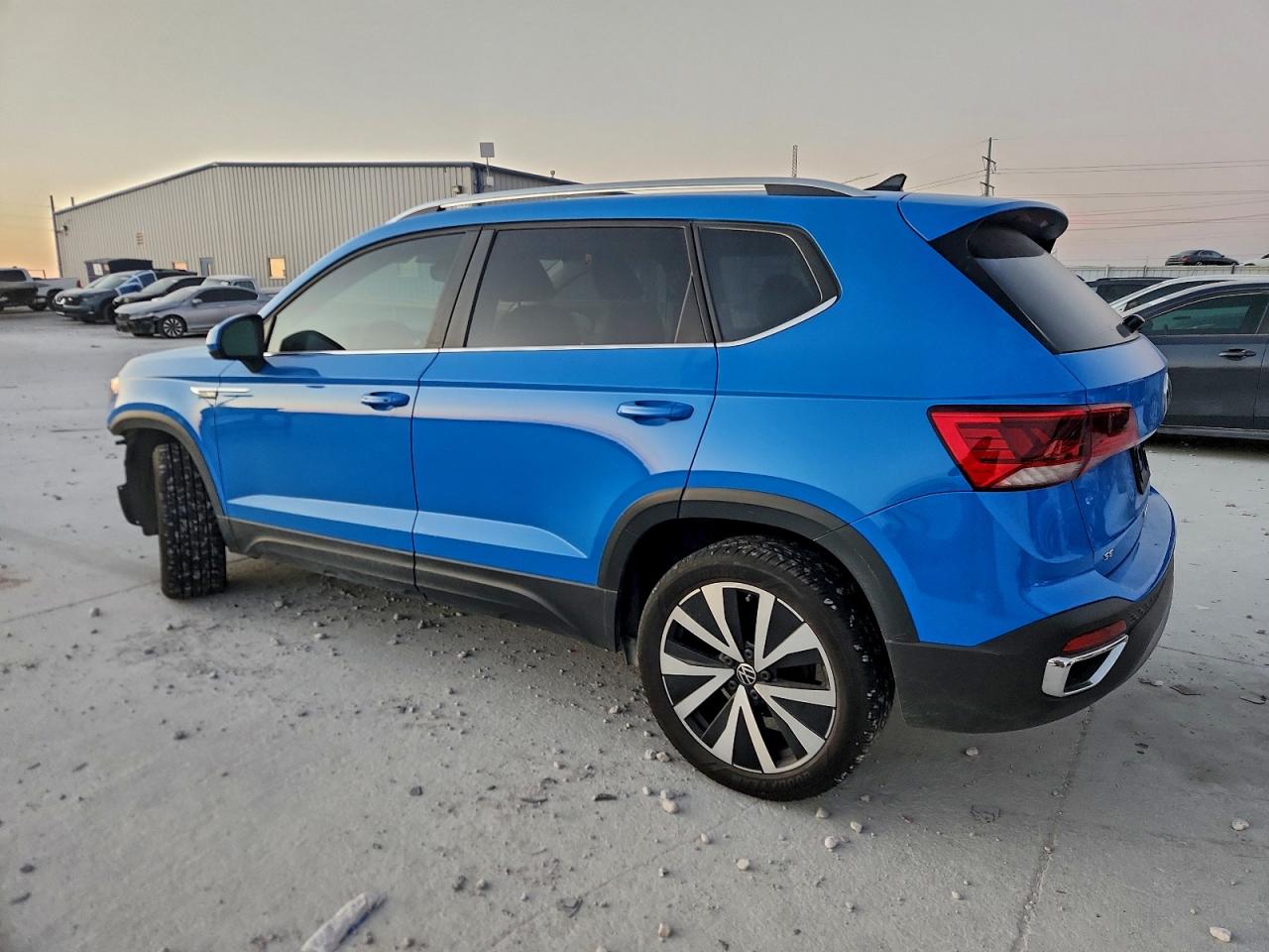 2024 VOLKSWAGEN TAOS SE photo 2