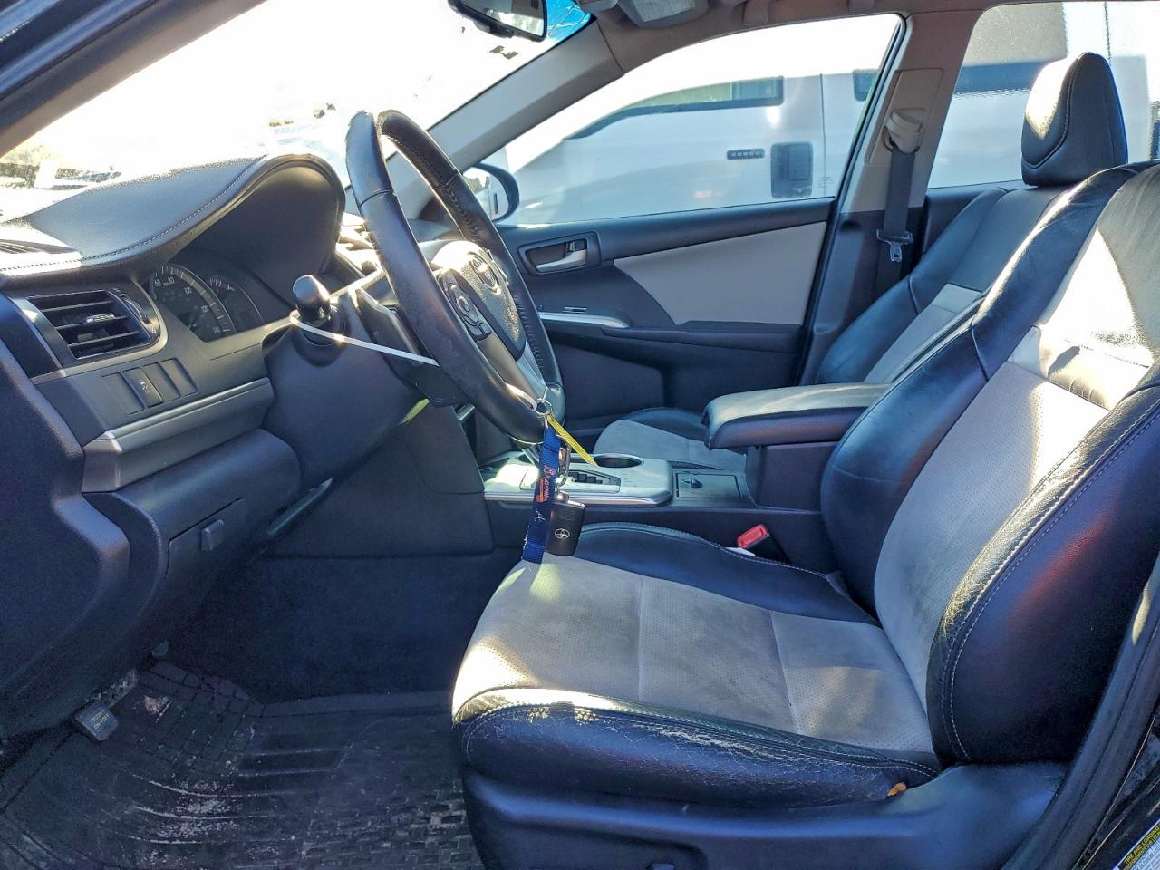 2012 TOYOTA CAMRY SE photo 7