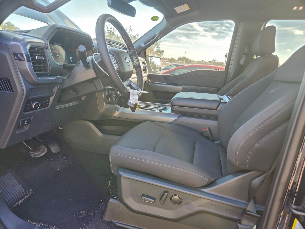 2025 FORD F150 XLT photo 7
