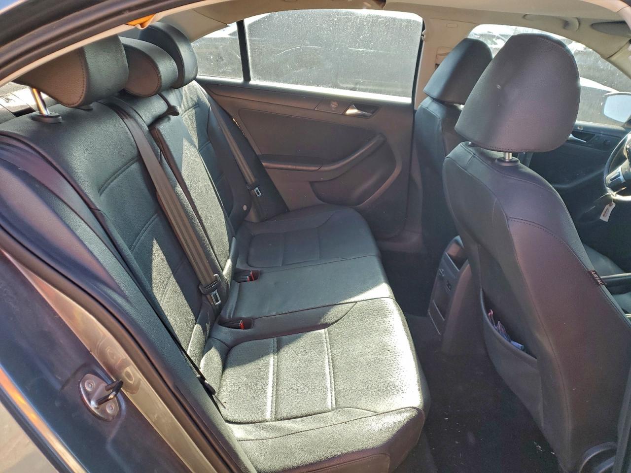 2011 VOLKSWAGEN JETTA SE photo 19