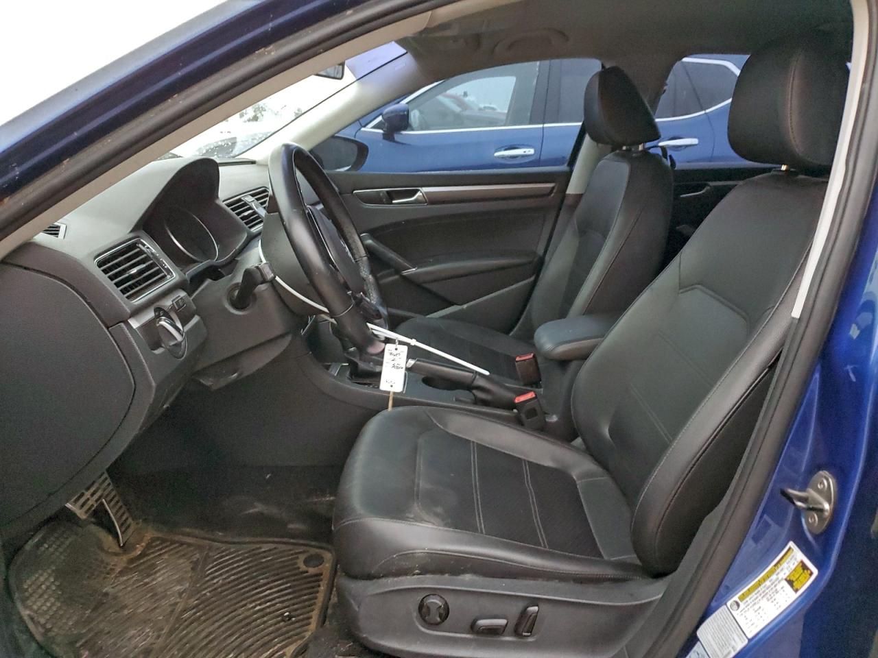 2017 VOLKSWAGEN PASSAT R-LINE photo 7