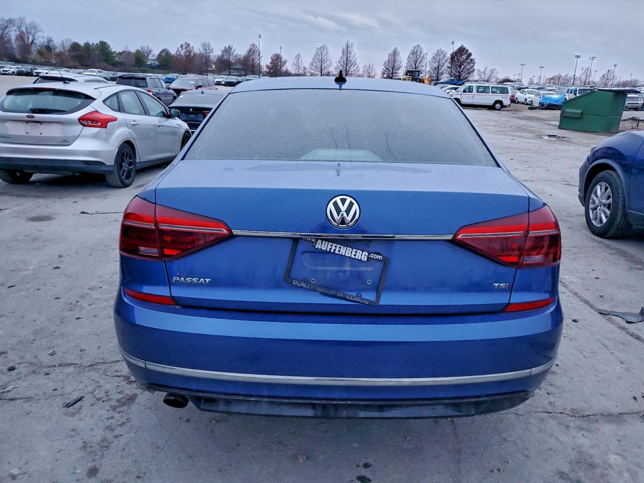 2017 VOLKSWAGEN PASSAT R-LINE photo 6