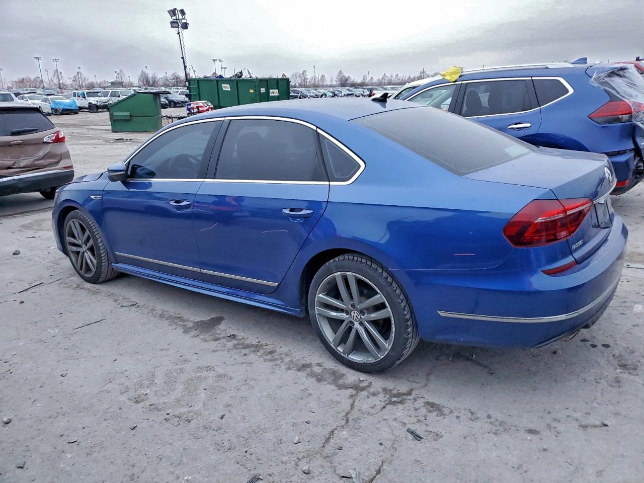 2017 VOLKSWAGEN PASSAT R-LINE photo 2