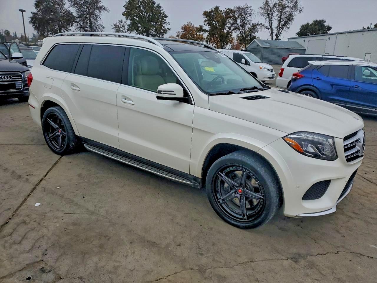 2017 MERCEDES-BENZ GLS 550 4MATIC photo 4